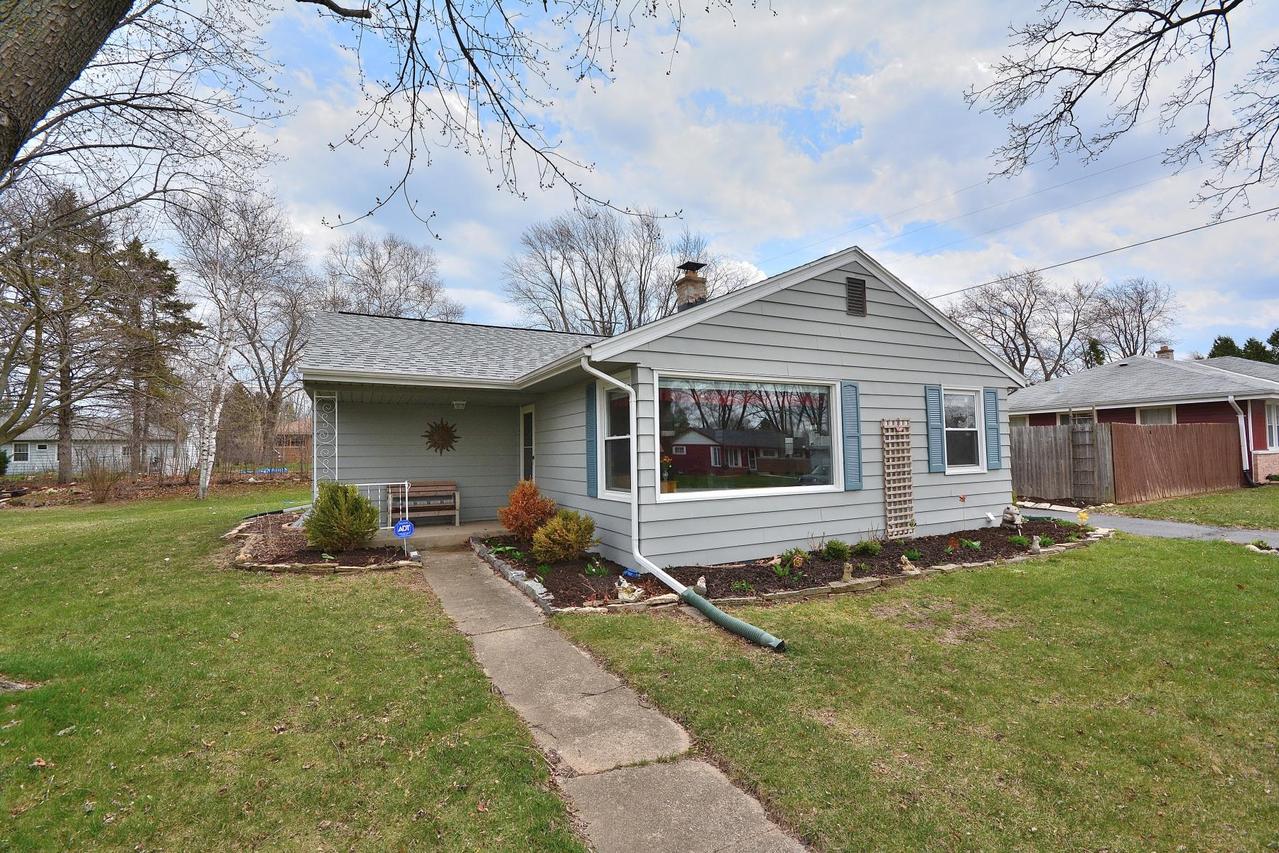 7700 N 44th St, Brown Deer, WI 53223