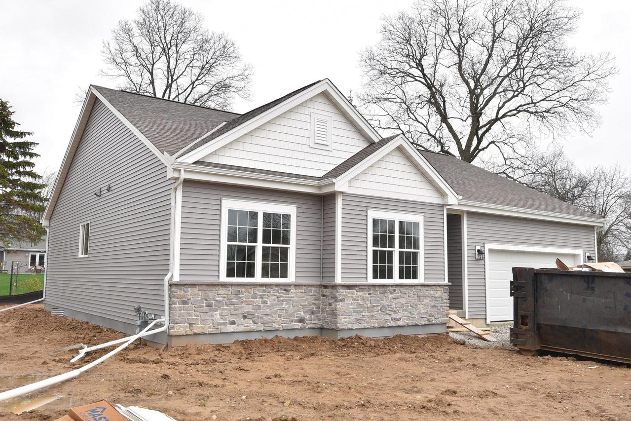 3932 W Bridge St, Greenfield, WI 53221