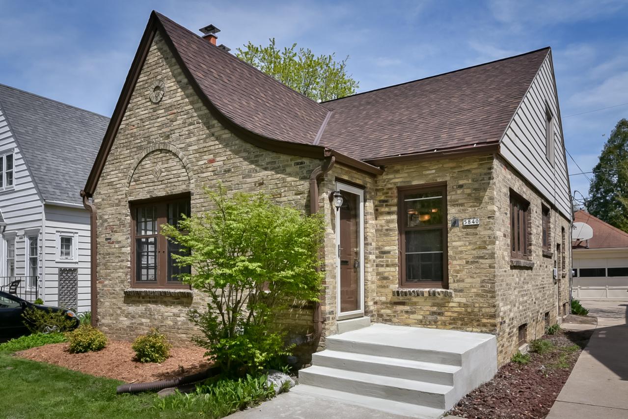 5840 N Shoreland Ave, Whitefish Bay, WI 53217