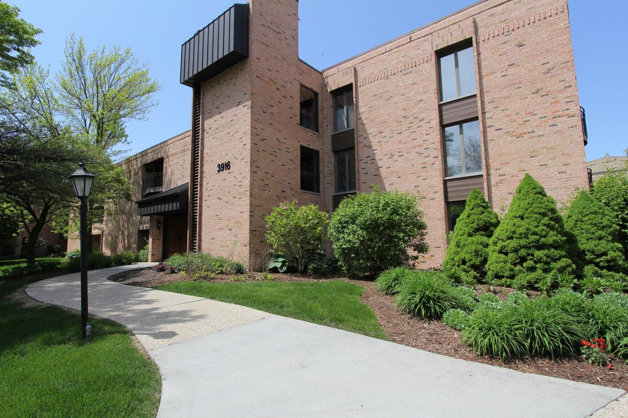 3916 N Oakland Ave #115, Shorewood, WI 53211