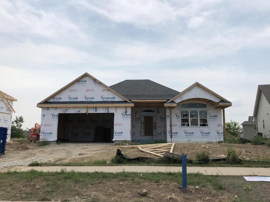 215 Yellowstone Dr, Hartford, WI 53027