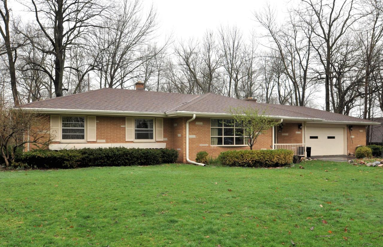 11890 Parkview Ln, Hales Corners, WI 53130