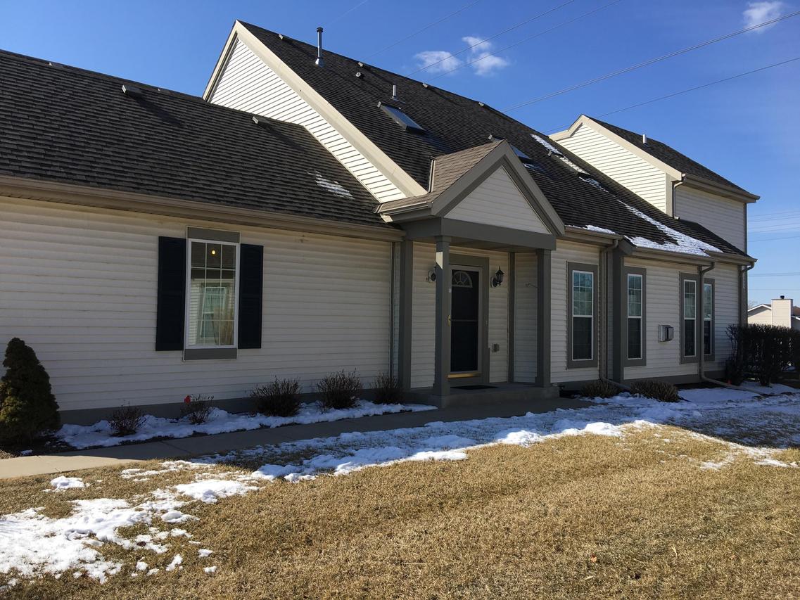 1518 Roxbury Way, Waukesha, WI 53186