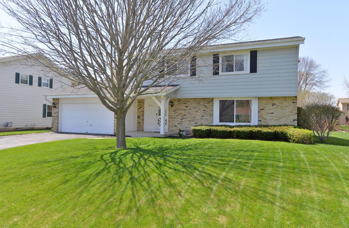 5510 Gallant Fox Ln, Caledonia, WI 53402