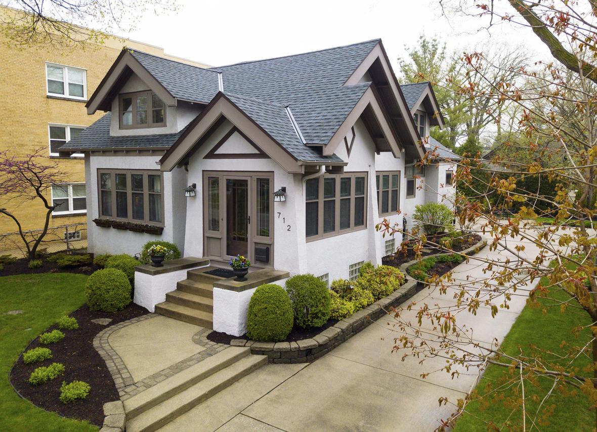 712 E Henry Clay St, Whitefish Bay, WI 53217