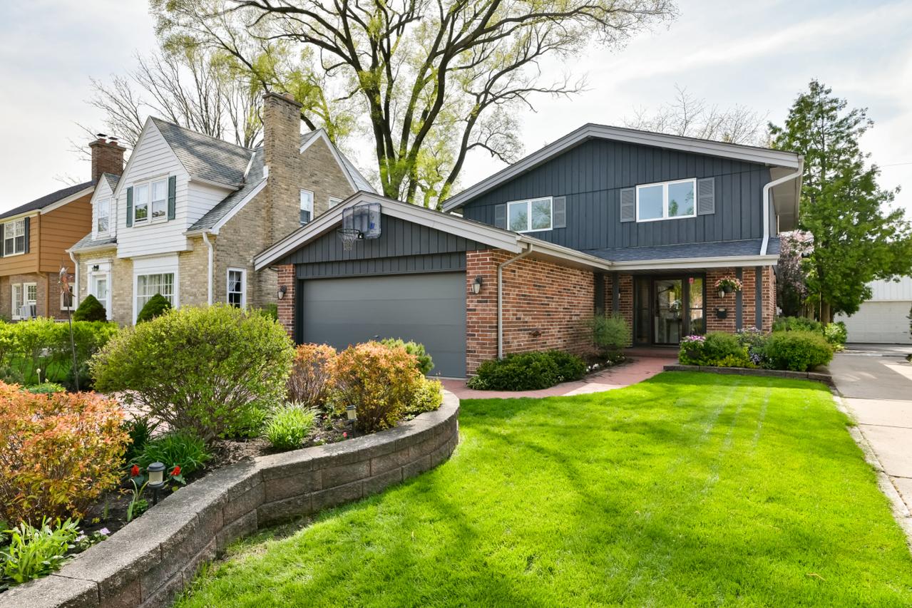 5555 N Shoreland Ave, Whitefish Bay, WI 53217