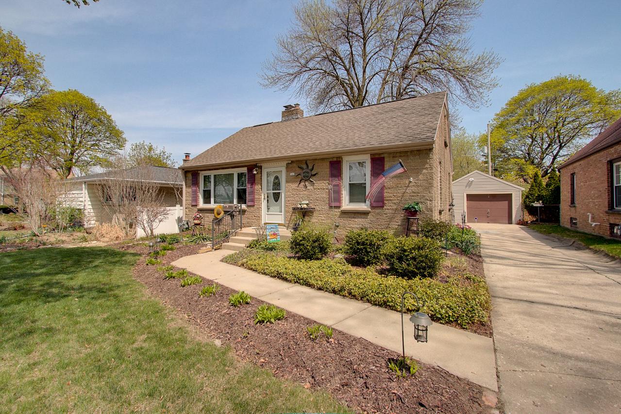 562 N 107th St., Wauwatosa, WI 53226