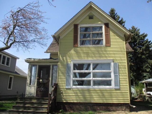 2052 N Main St, Racine, WI 53402