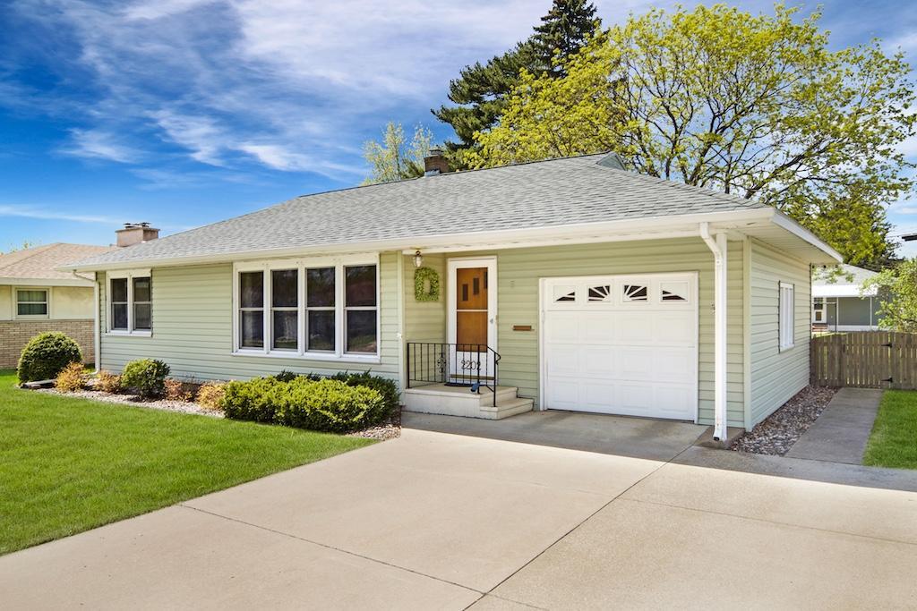 2202 S 23rd St, La Crosse, WI 54601