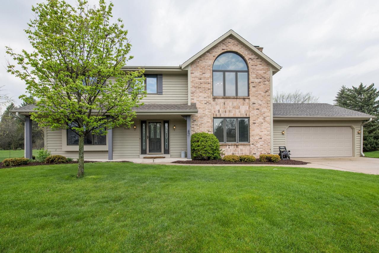 9308 W Concord Dr, Mequon, WI 53097