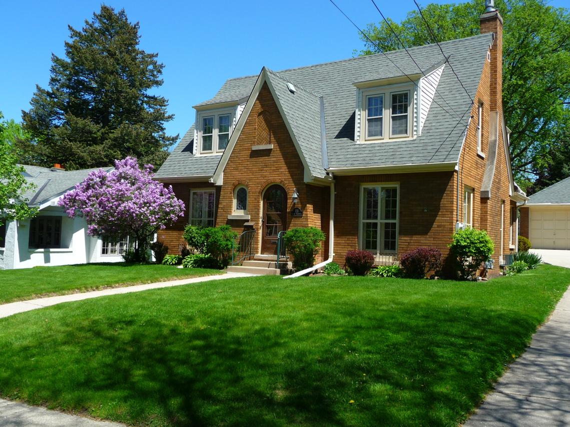 115 N Hartwell Ave, Waukesha, WI 53186