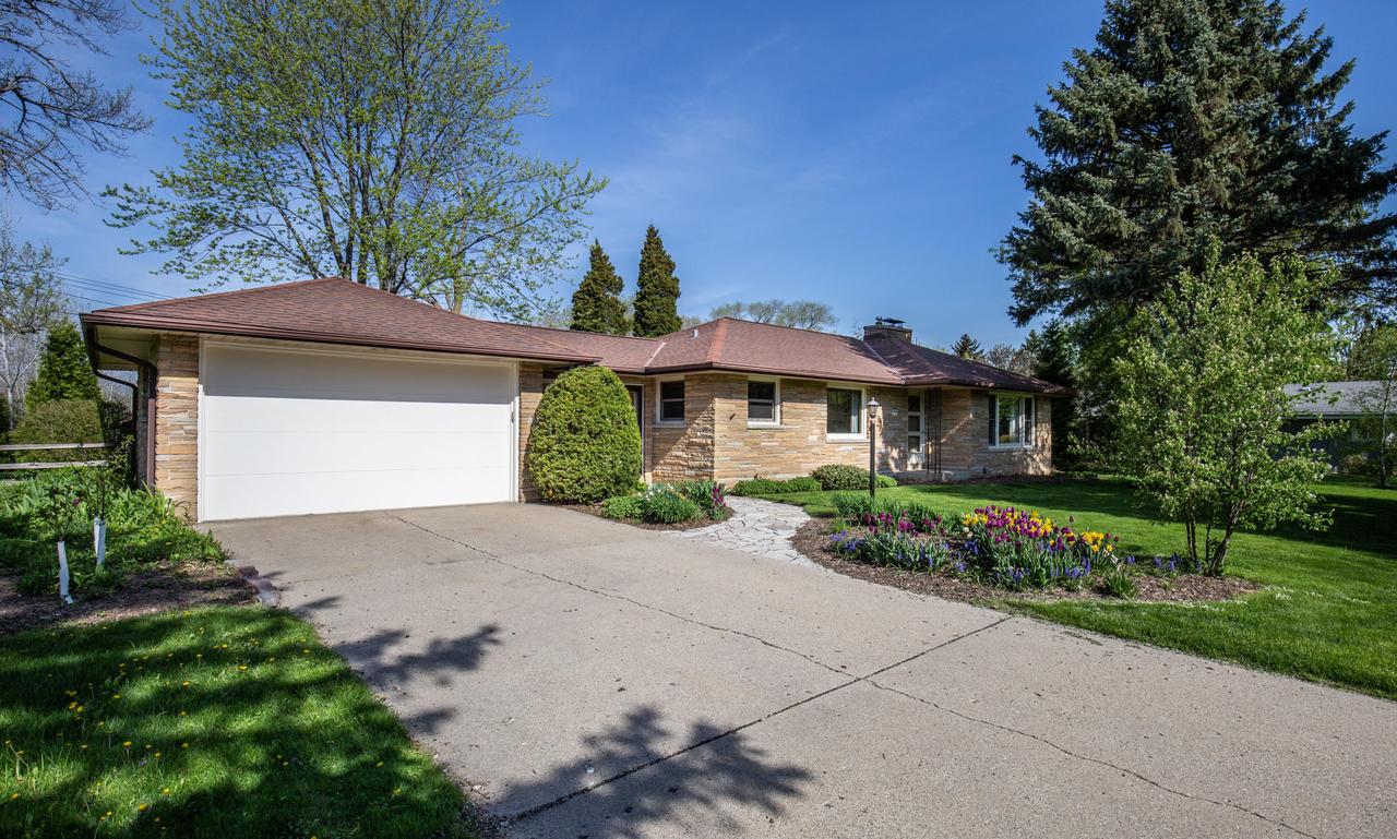 7771 N Chadwick Rd, Glendale, WI 53217