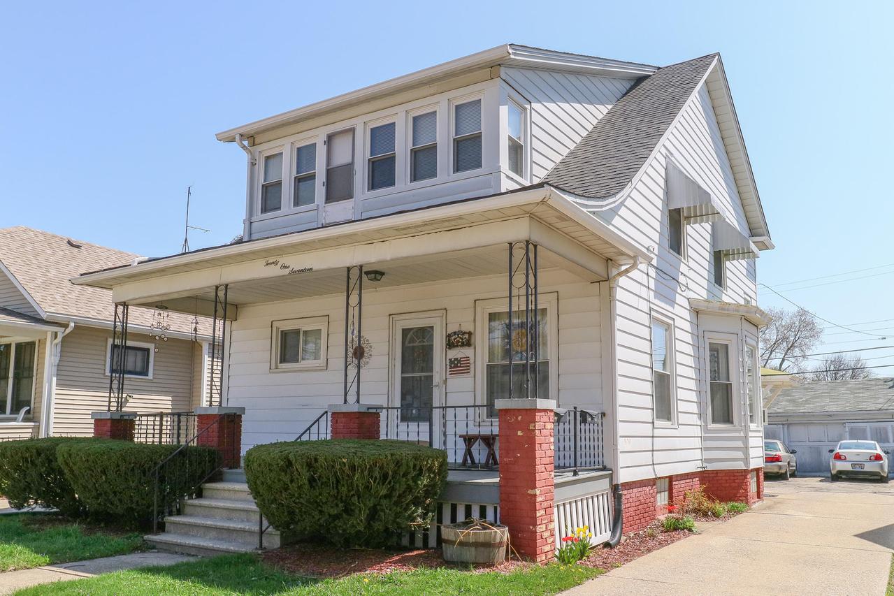 2117 Summit Ave, Racine, WI 53404