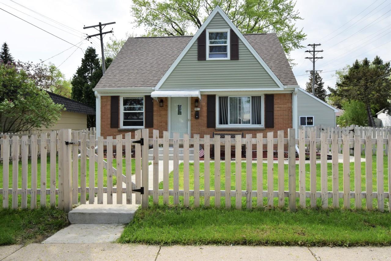 5011 W Euclid Ave, Milwaukee, WI 53219
