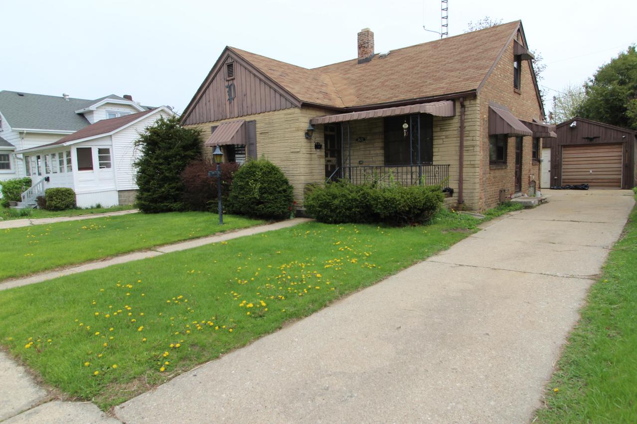 7827 14th Ave, Kenosha, WI 53143