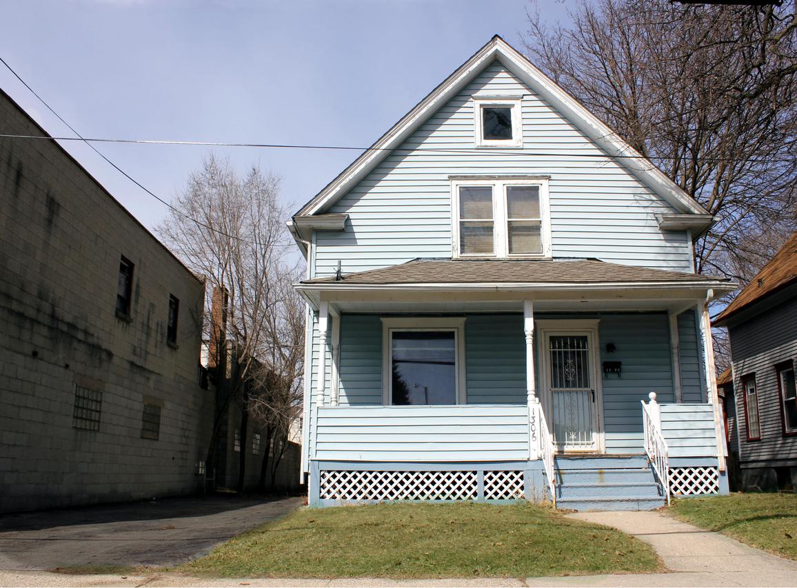 1306 68th St, Kenosha, WI 53143