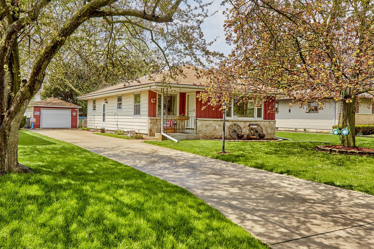 5421 S 115th St., Hales Corners, WI 53130