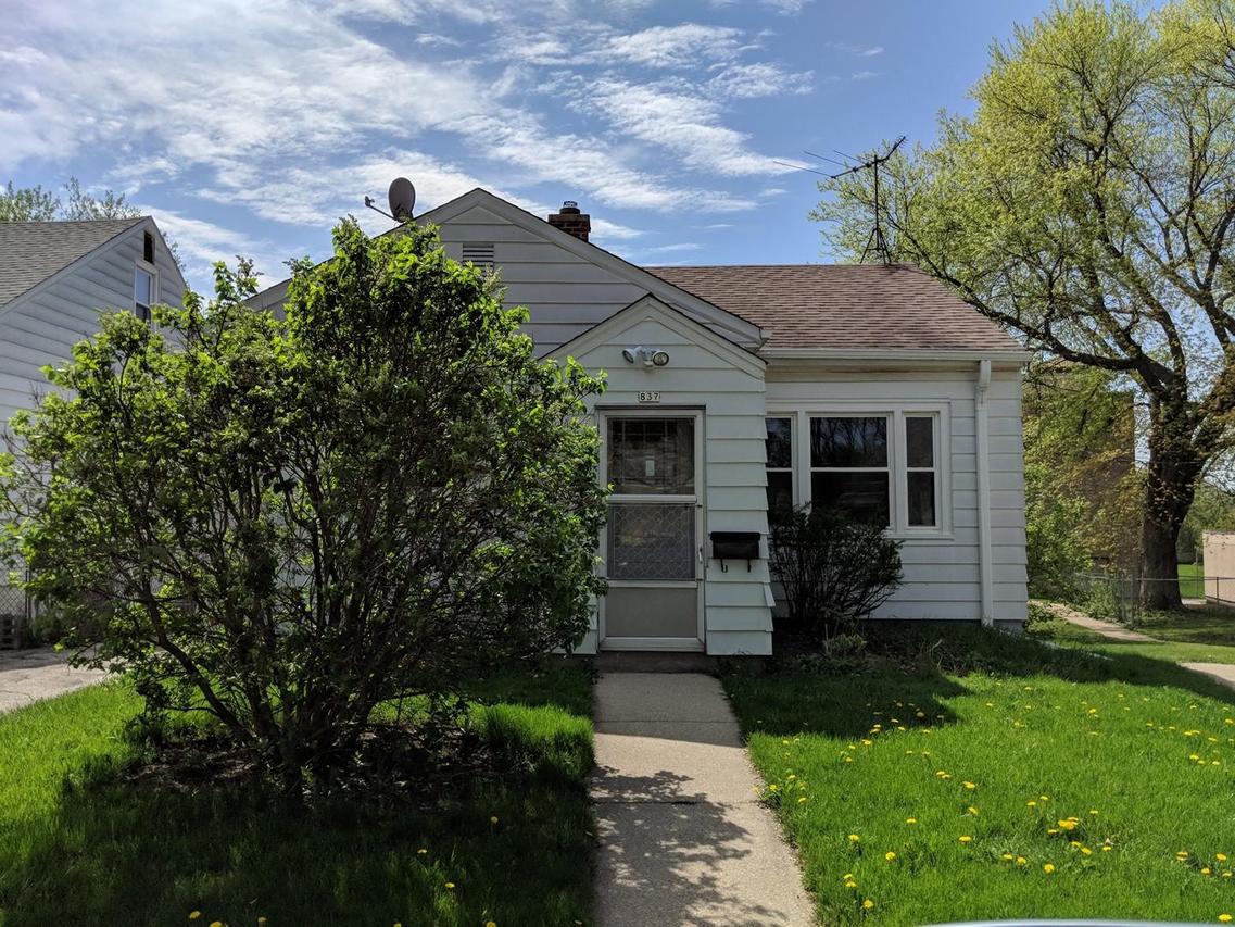 837 N 54th St, Milwaukee, WI 53208