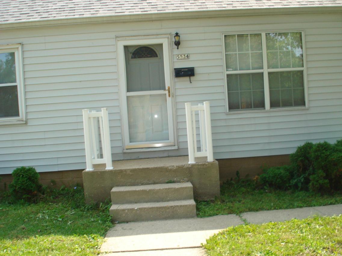 5534 N Hopkins St, Milwaukee, WI 53209