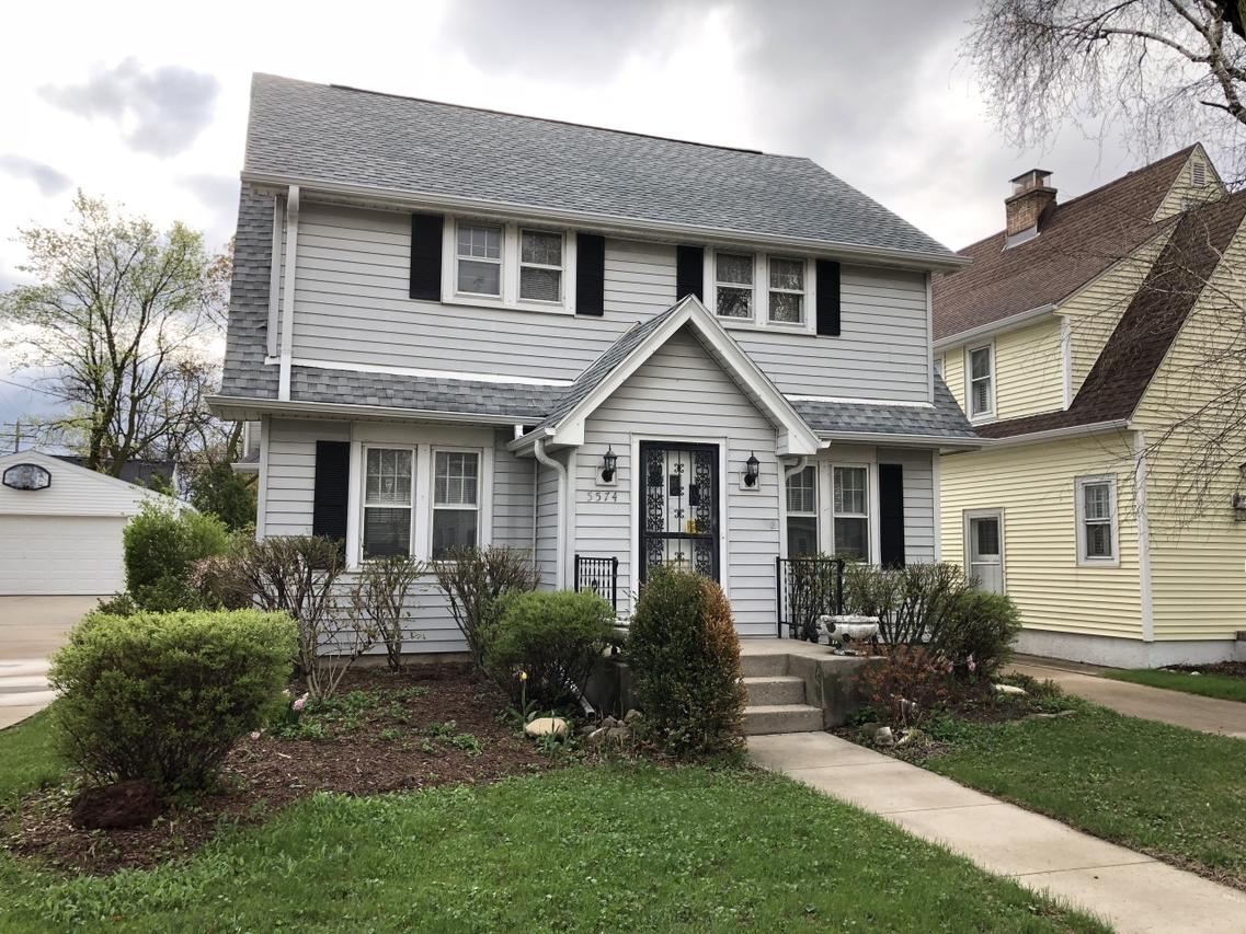 5574 N Lydell Ave, Whitefish Bay, WI 53217