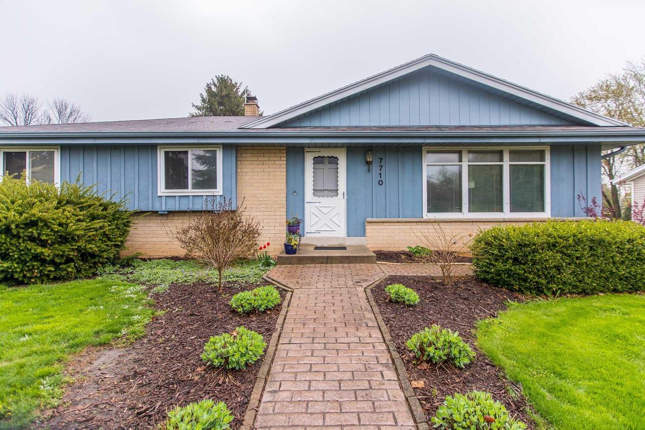 7710 S Quincy Ave, Oak Creek, WI 53154