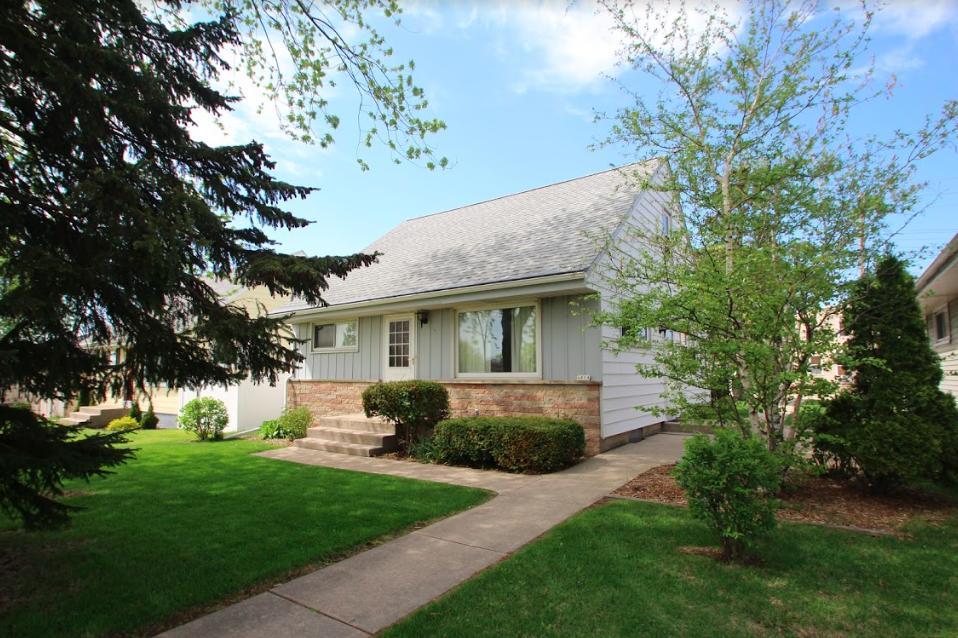 4808 W Layton Ave, Greenfield, WI 53220