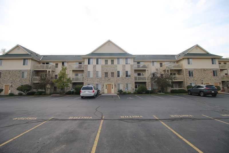 530 Windstone Dr #303, Hartland, WI 53029