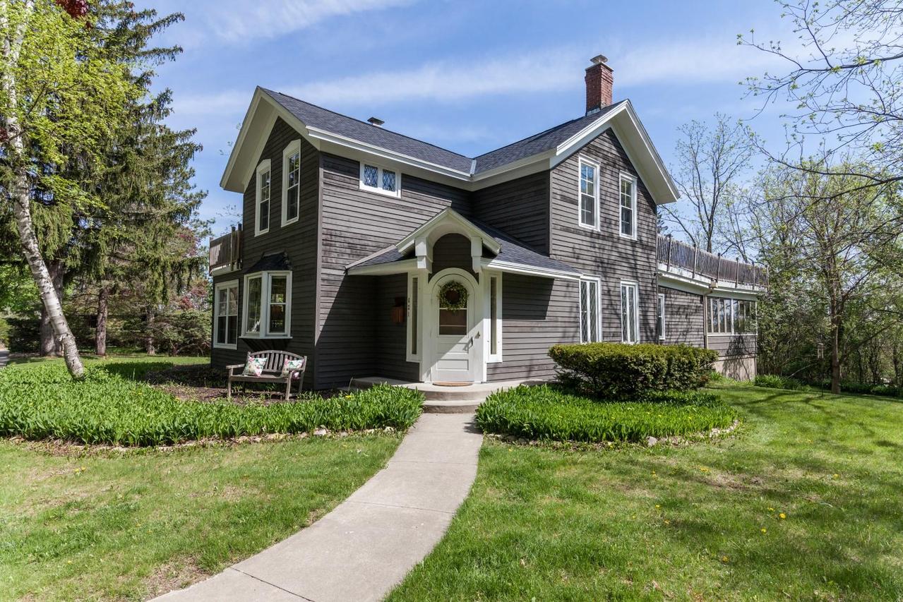 621 Main St, Pewaukee, WI 53072