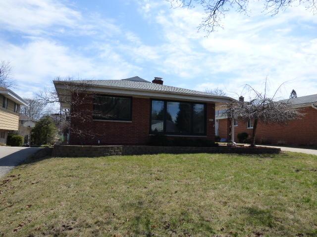 4064 N 96th St, Wauwatosa, WI 53222