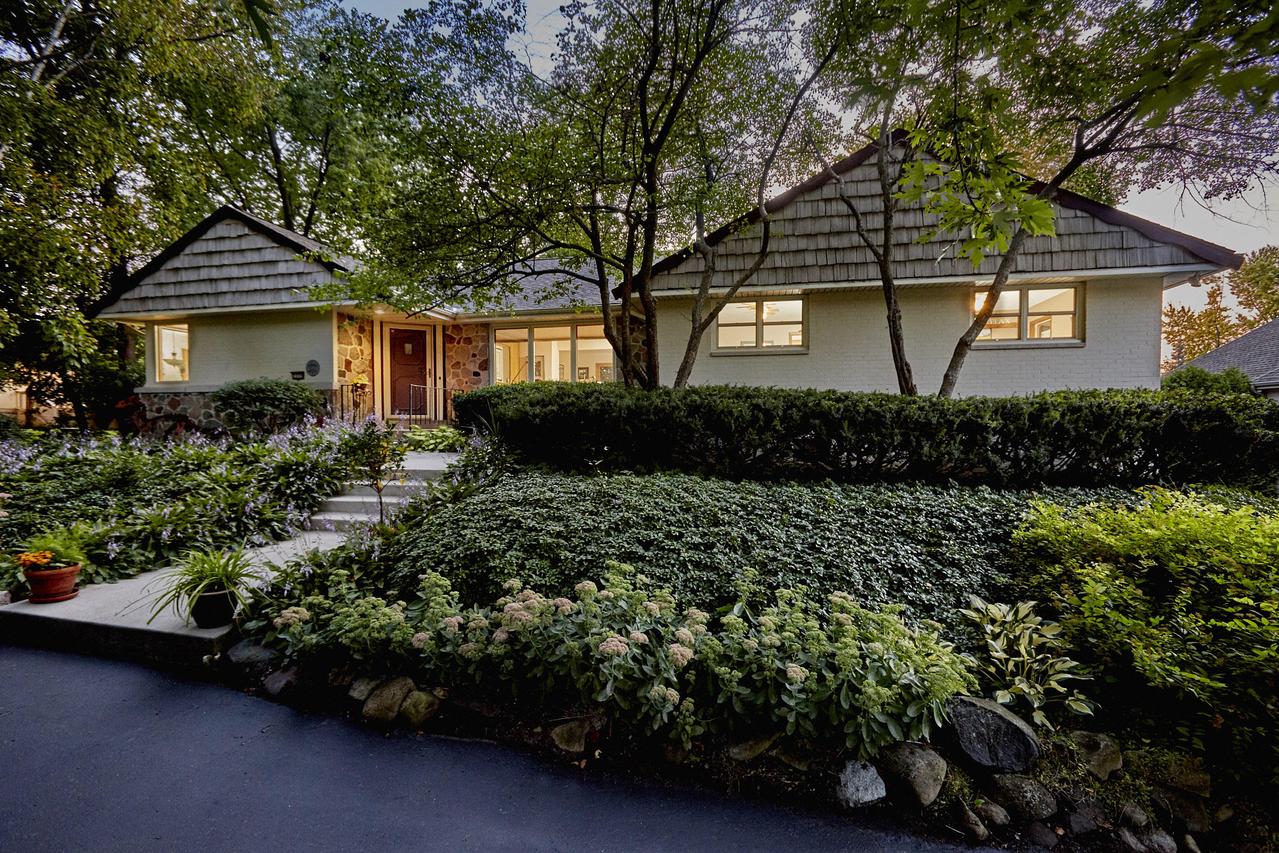 2335 Indian Trl, Brookfield, WI 53045