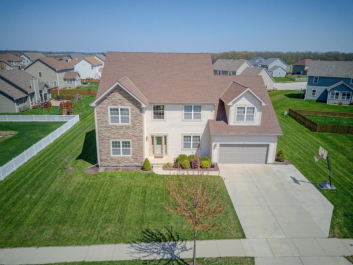 1924 Shasta Ave, Grafton, WI 53024