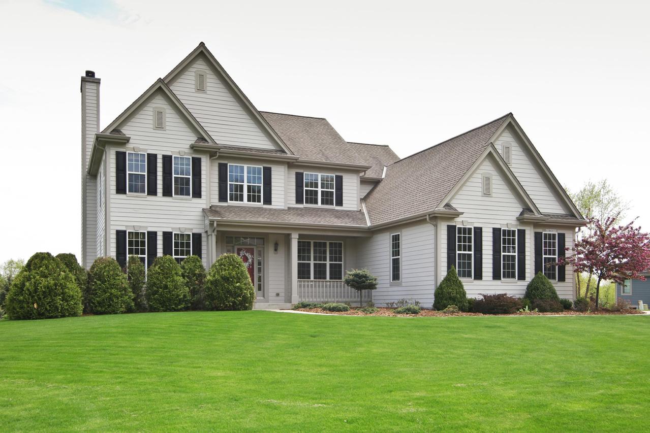 N75W28753 Coldstream Dr, Merton, WI 53029