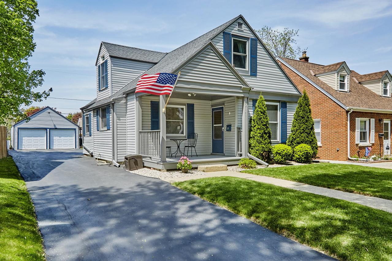 2149 S 96th St, West Allis, WI 53227