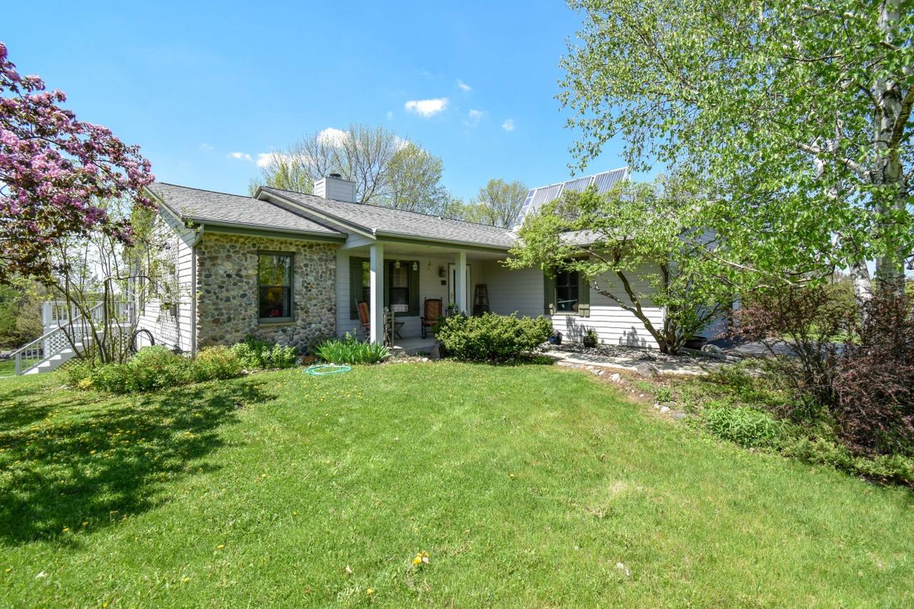 6945 Colt Cir, Barton, WI 53090