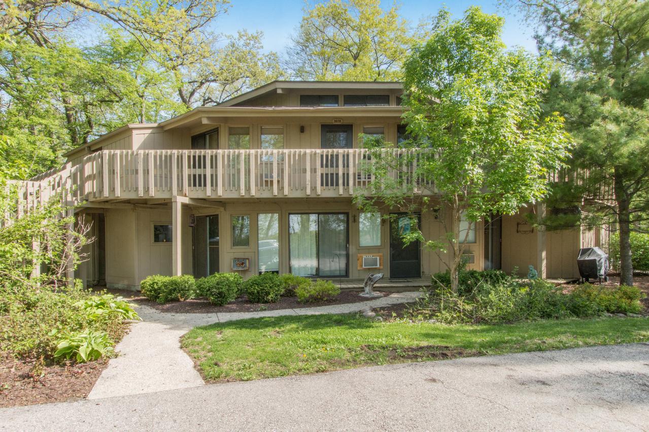 307 Deerpath - #1604H, Fontana, WI 53125