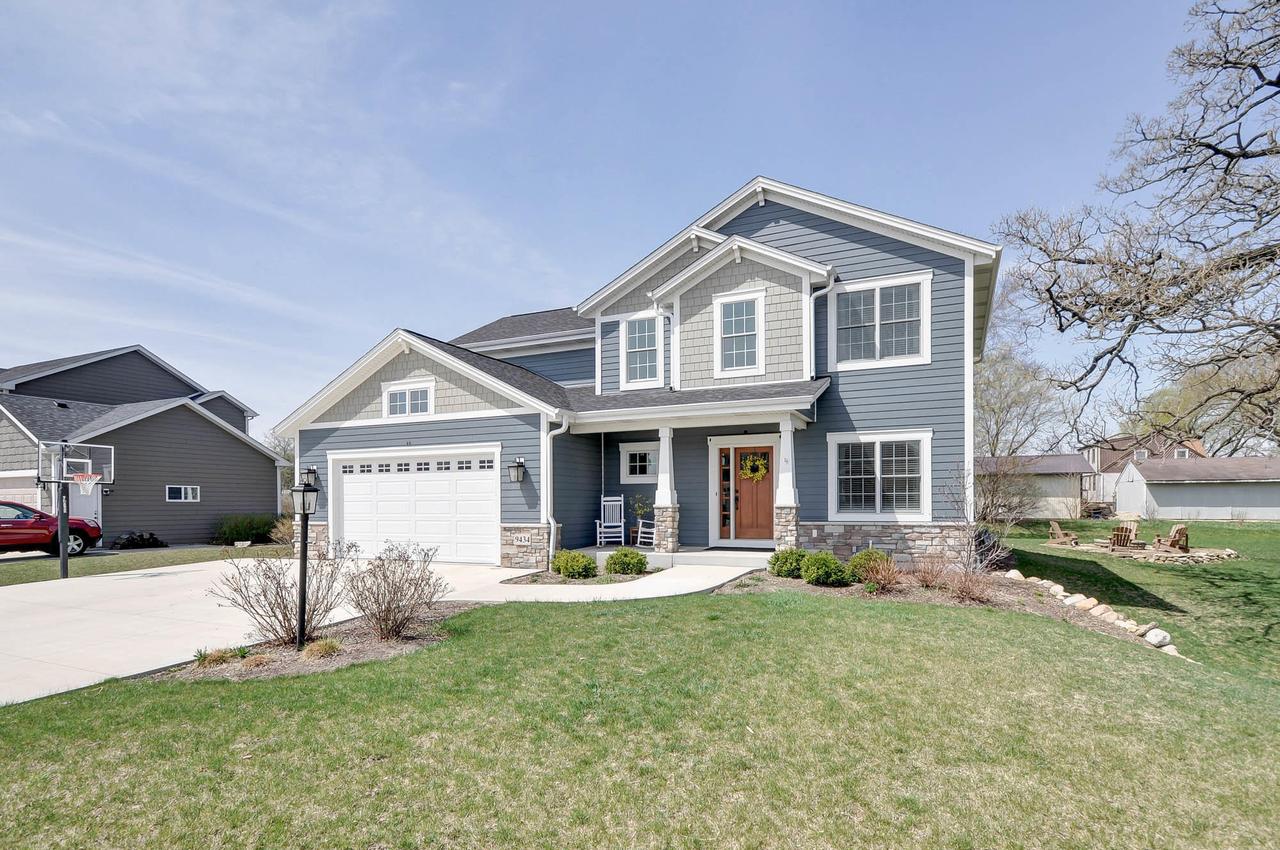9434 Ashbury Ln, Pleasant Prairie, WI 53158