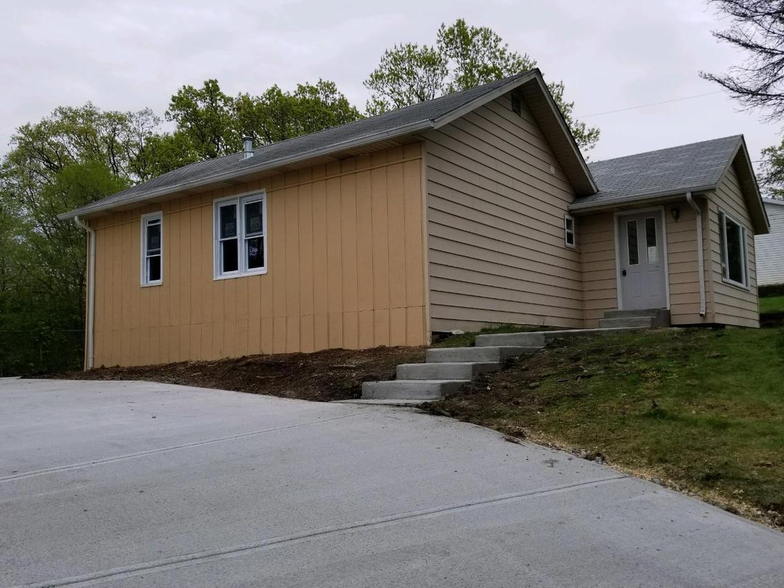 32915 Clarence St, Burlington, WI 53105