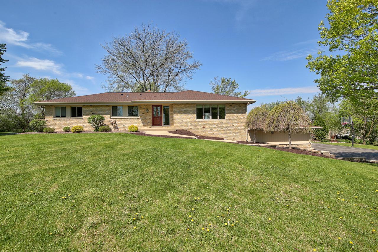 W250N8815 Hillside Rd, Lisbon, WI 53089