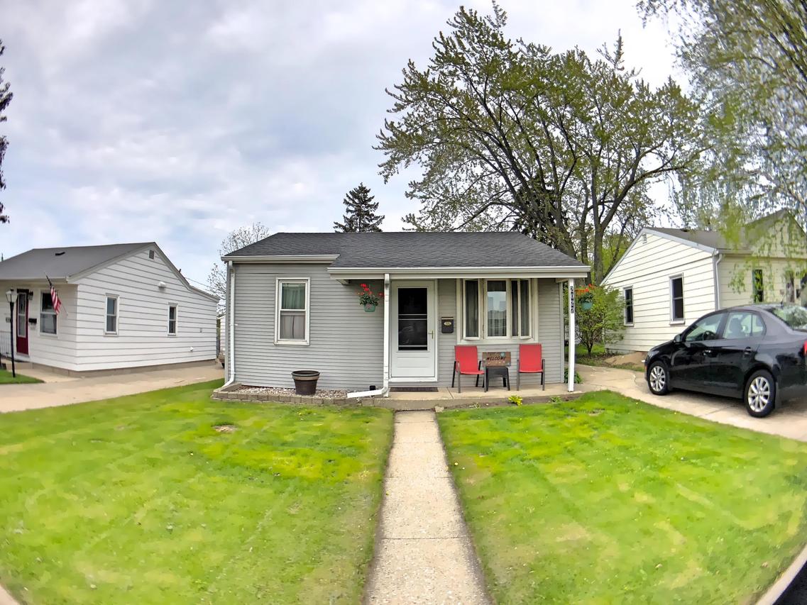 2027 Indiana St, Racine, WI 53405