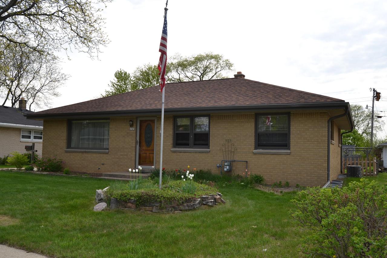 6549 N 89th St, Milwaukee, WI 53224