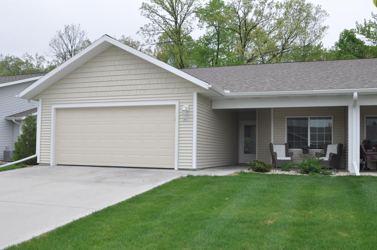 521 Simon Dr., Hartford, WI 53027