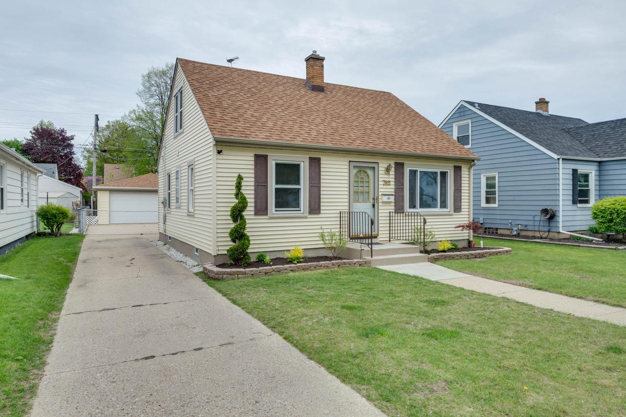 7811 19th Ave, Kenosha, WI 53143