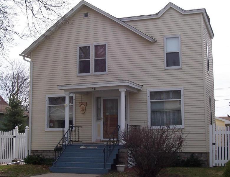 1831 Liberty St, Marinette, WI 54143