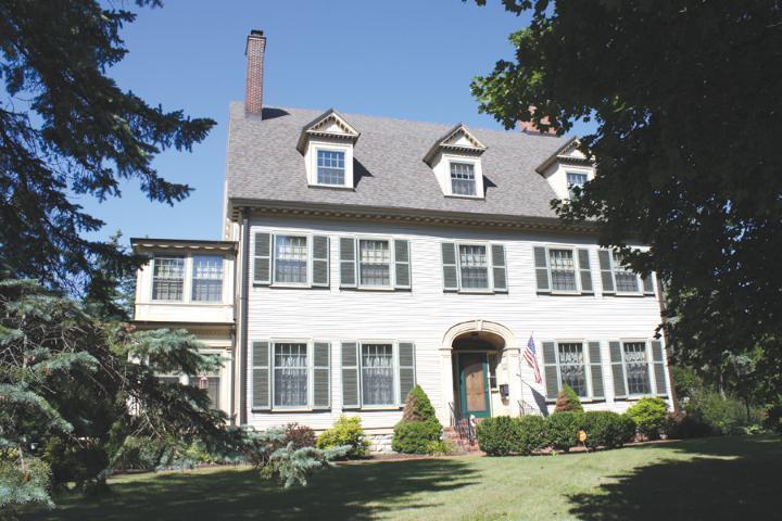 311 State St, Marinette, WI 54143