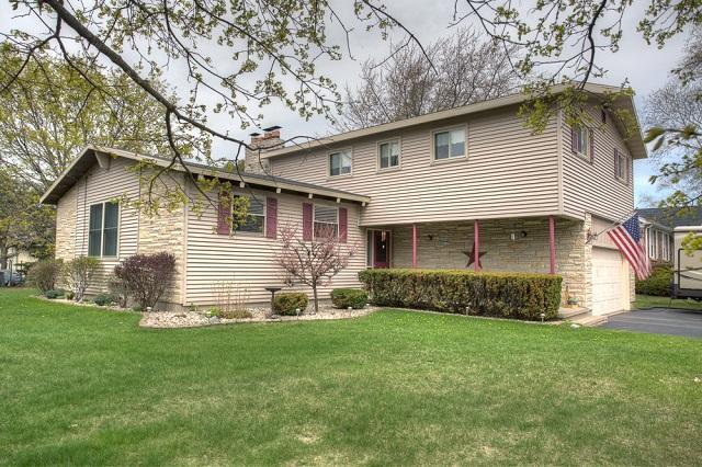 935 Barbara Ln, Marinette, WI 54143