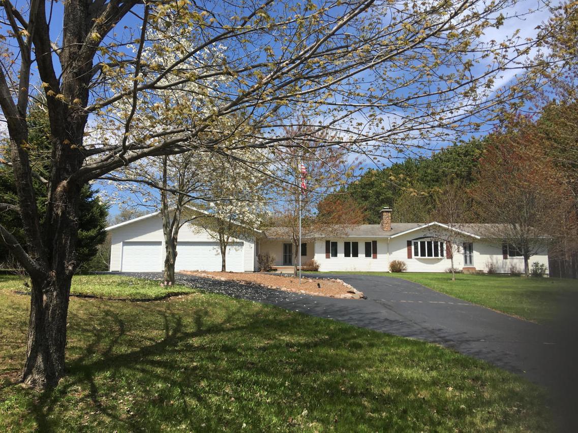 W2254 Woodridge Dr, Peshtigo, WI 54143