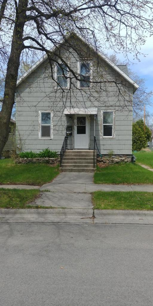 1132 Hosmer St, Marinette, WI 54143