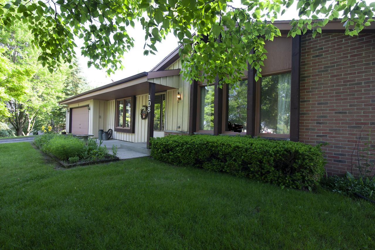 108 Lovell Ct., Mukwonago, WI 53149