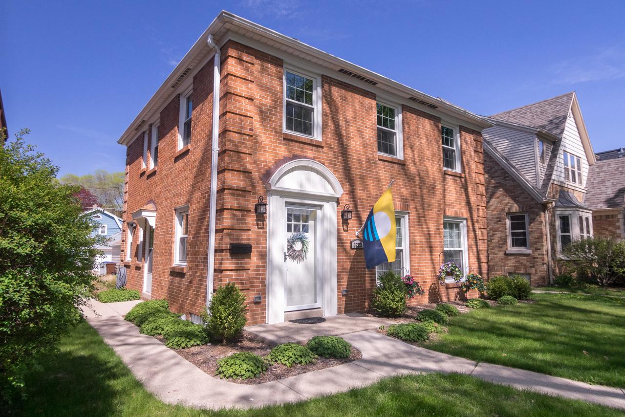 3223 S Logan Ave., Milwaukee, WI 53207
