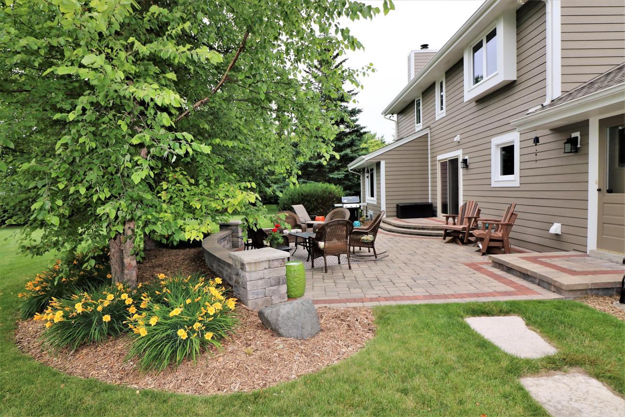 W154N10325 Regency Ct, Germantown, WI 53022